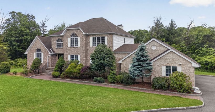 Colonial in High Ridge
